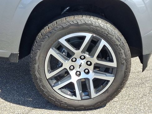 Used 2024 Chevrolet Colorado Z71 w/ Z71 Convenience Package 2 image 8