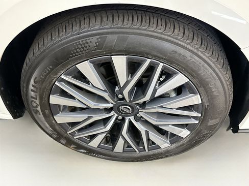 Used 2025 Nissan Altima 2.5 SV image 11