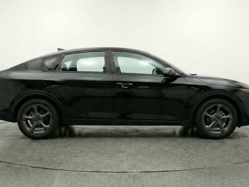 Used 2025 Kia K4 LXS image 11