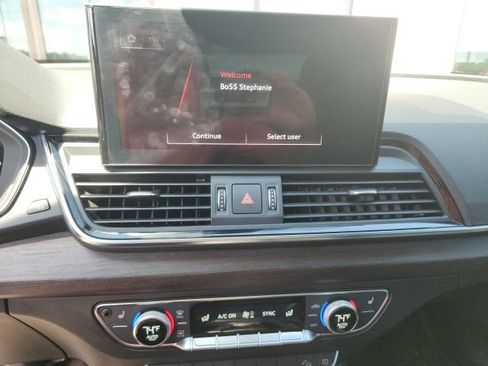 Used 2022 Audi Q5 2.0T Premium Plus w/ Premium Plus Package AWD/4WD image 12