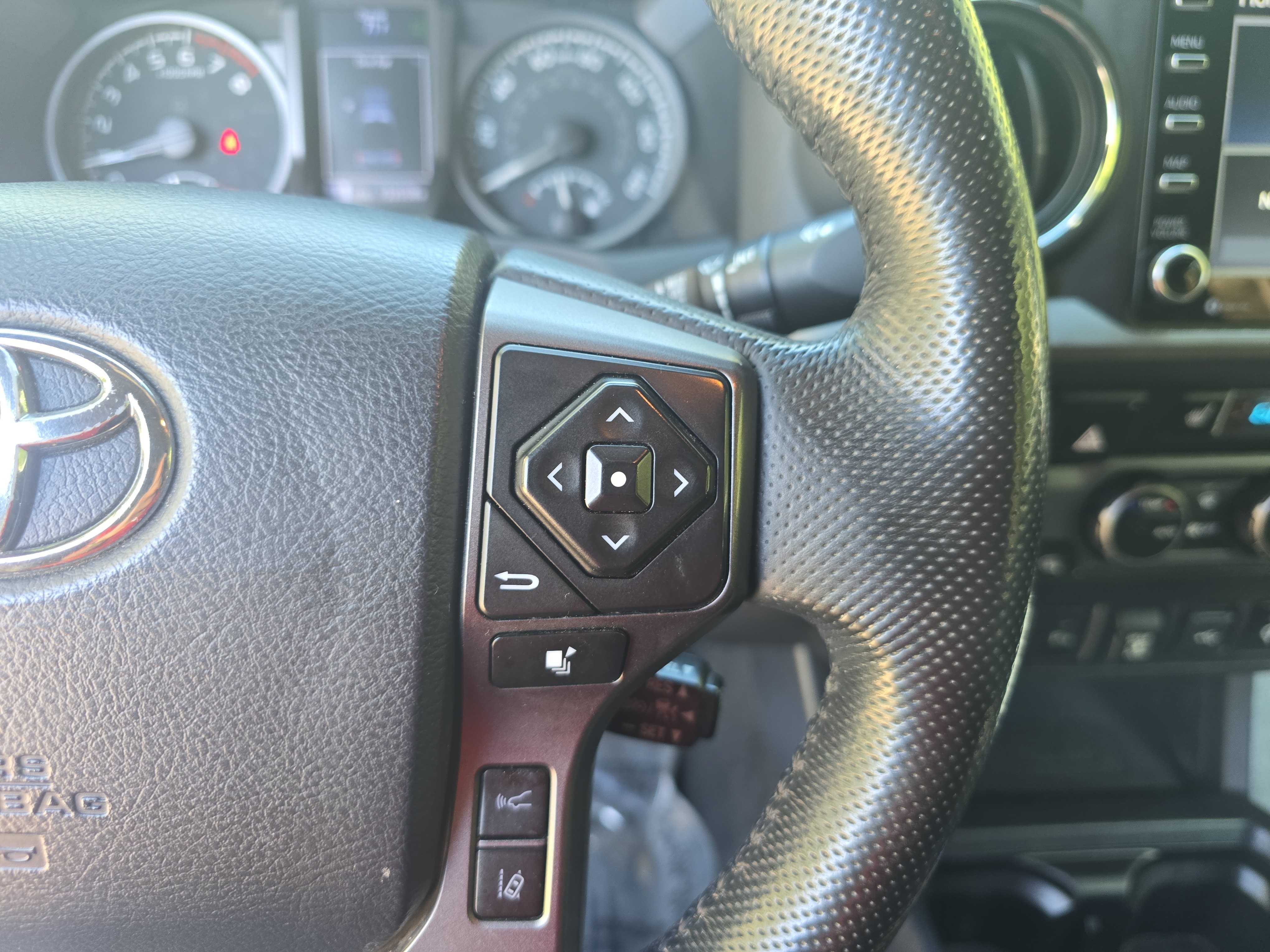 Used 2020 Toyota Tacoma TRD Sport w/ TRD Premium Sport Package AWD/4WD image 17