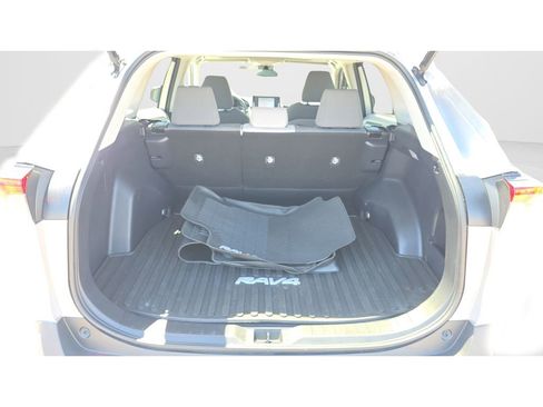 Used 2019 Toyota RAV4 XLE w/ Convenience Package image 9