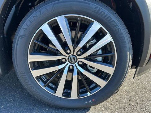 New 2025 Nissan Pathfinder Platinum image 8