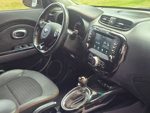 Used 2018 Kia Soul ! FWD image 13