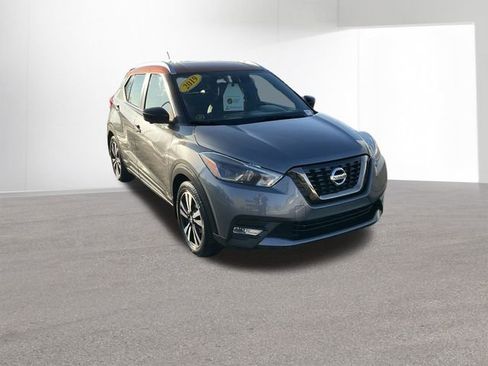 Used 2019 Nissan Kicks SR w/ SR Premium Package image 3