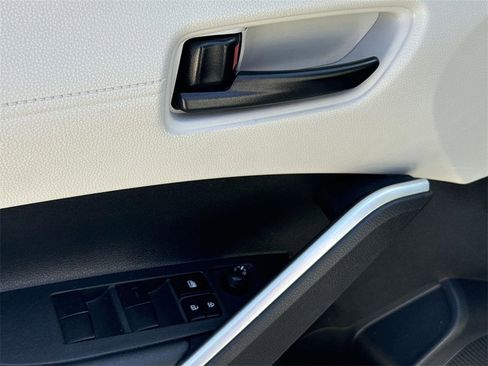 Used 2024 Toyota Corolla Cross L image 21
