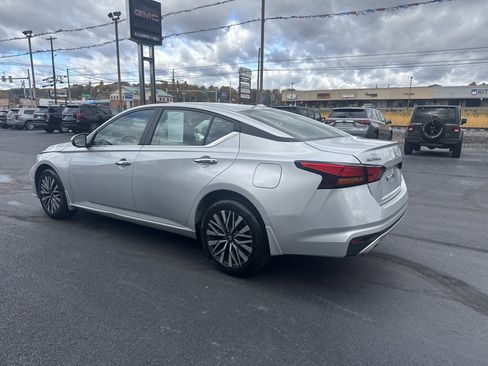 Used 2023 Nissan Altima 2.5 SV w/ SV Premium Package image 6