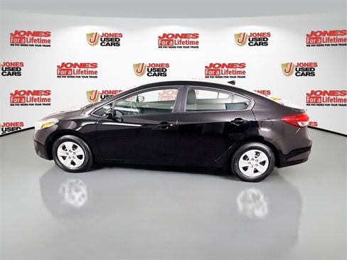 Used 2018 Kia Forte LX image 11