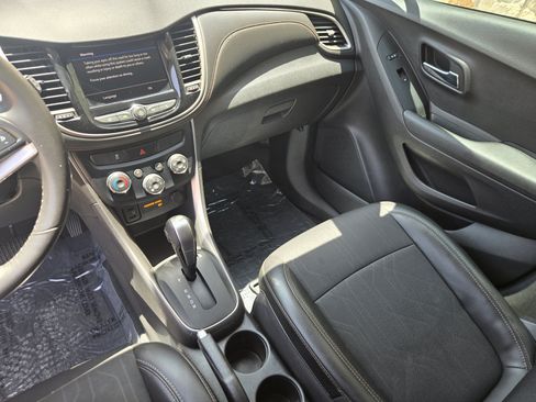 Used 2020 Chevrolet Trax LT w/ Redline Edition FWD image 13