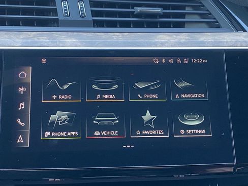 Used 2022 Audi e-tron Premium Plus w/ Premium Plus Package image 20