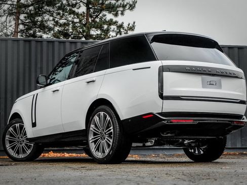 New 2025 Land Rover Range Rover SE image 2
