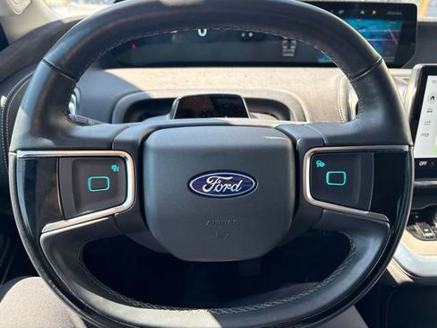 Used 2025 Ford Expedition Max Platinum AWD/4WD image 18