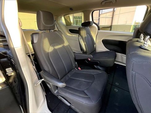 Used 2023 Chrysler Voyager LX image 30