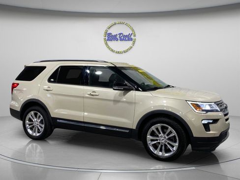 Used 2018 Ford Explorer XLT w/ Equipment Group 202A AWD/4WD image 7