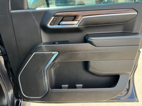 Used 2022 Chevrolet Silverado 1500 LT w/ Z71 Off-Road Package image 19