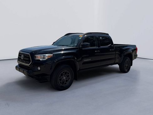 Used 2017 Toyota Tacoma SR5 AWD/4WD image 7