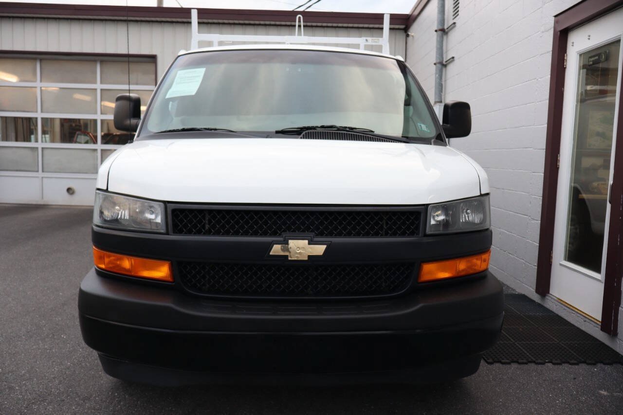 Used 2020 Chevrolet Express 3500 RWD image 2