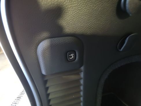 Used 2020 Jeep Grand Cherokee Overland AWD/4WD image 18