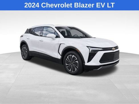 Used 2024 Chevrolet Blazer EV LT AWD/4WD image 2