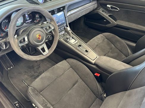 Used 2018 Porsche 911 Targa 4 GTS image 4