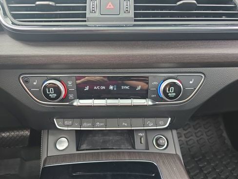 Used 2022 Audi Q5 Premium w/ Premium Plus Package AWD/4WD image 26