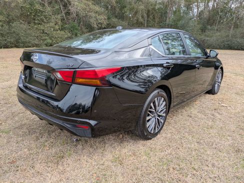 Used 2023 Nissan Altima 2.5 SV FWD image 4