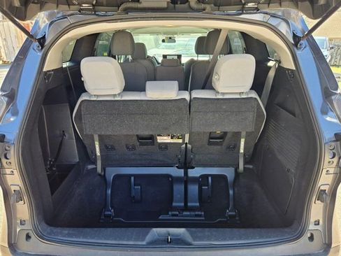 Used 2025 Toyota Sienna LE image 7