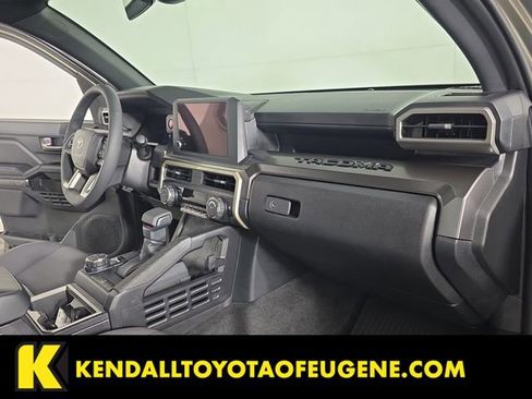 Certified 2025 Toyota Tacoma TRD Off-Road AWD/4WD image 20