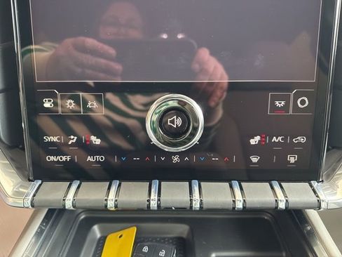 New 2026 GMC Acadia Elevation image 23