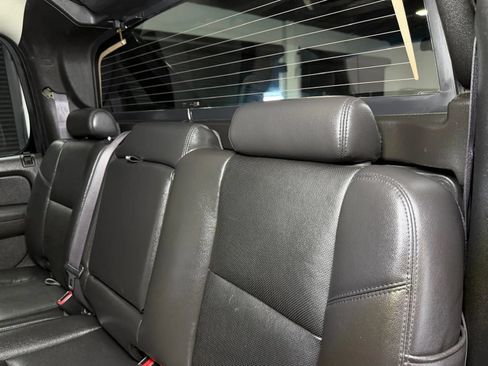 Used 2013 Chevrolet Avalanche LTZ RWD image 17
