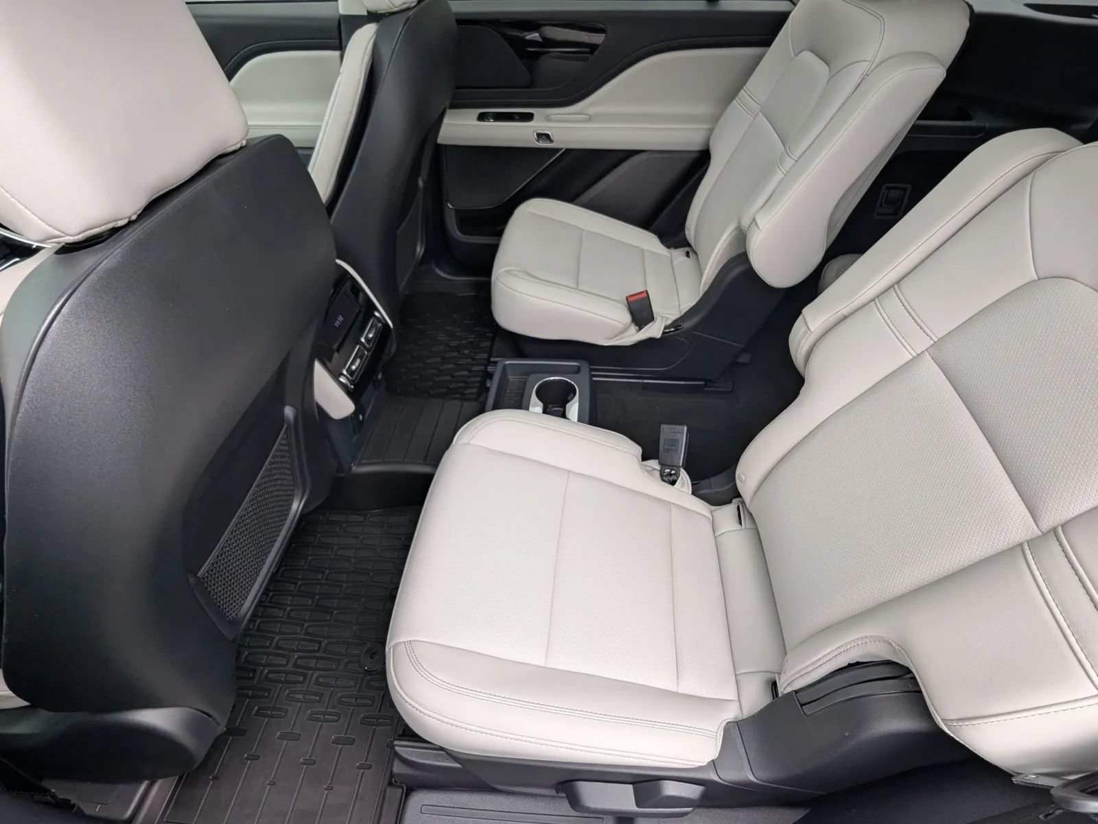 Used 2025 Lincoln Aviator 2WD image 18