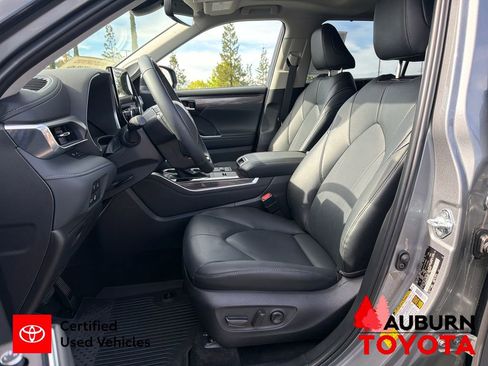 Certified 2026 Toyota Highlander Limited image 12