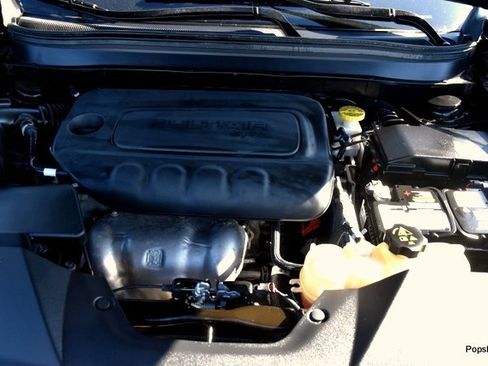 Used 2019 Jeep Cherokee Latitude w/ Popular Appearance Group image 6