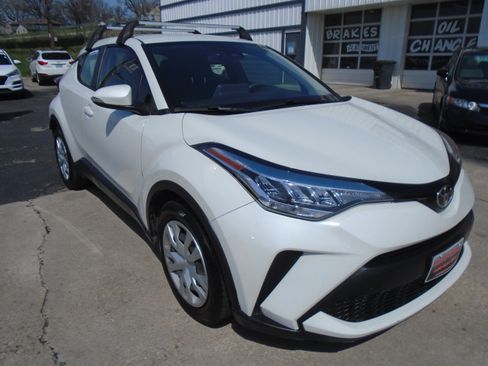 Used 2021 Toyota C-HR LE FWD image 8