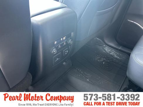 Certified 2019 Buick Enclave Essence image 21