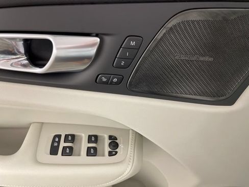 Certified 2025 Volvo XC60 T8 Plus w/ Protection Package Premier AWD/4WD image 24