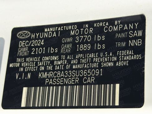 Used 2025 Hyundai Venue SEL FWD image 12