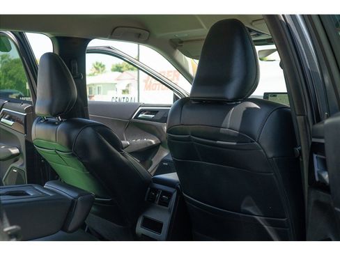 Used 2025 Mitsubishi Outlander AWD image 43