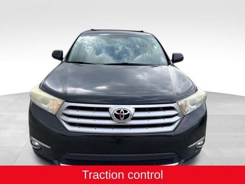 Used 2013 Toyota Highlander SE image 2