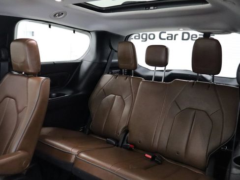 Used 2017 Chrysler Pacifica Limited FWD image 21