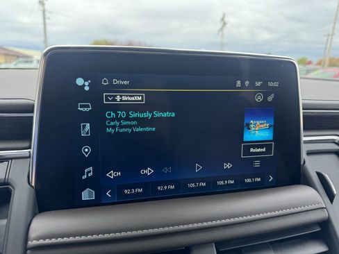 Used 2022 Chevrolet Suburban LT w/ LT Signature Package image 4