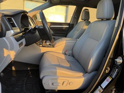 Used 2015 Toyota Highlander XLE image 18