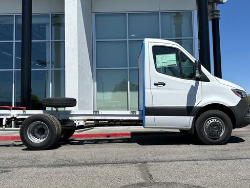 Used 2024 Mercedes-Benz Sprinter 4500 image 7