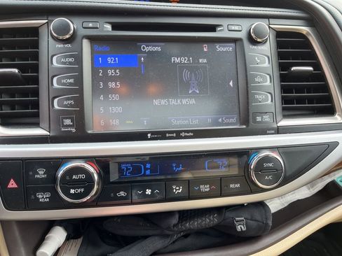 Used 2019 Toyota Highlander Limited image 12