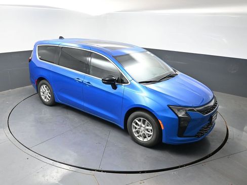 New 2027 Chrysler Pacifica Select FWD image 33