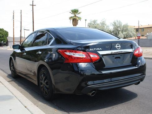 Used 2016 Nissan Altima 2.5 S w/ Interior Lighting Package FWD image 5