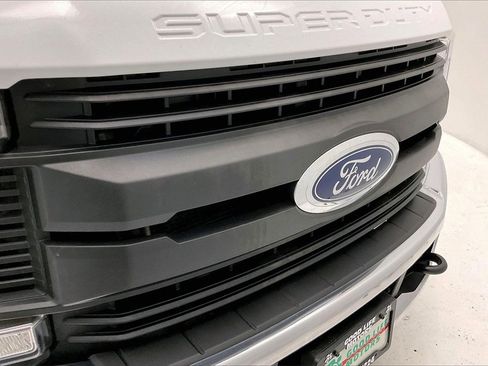 Used 2019 Ford F350 XL w/ Power Equipment Group image 26