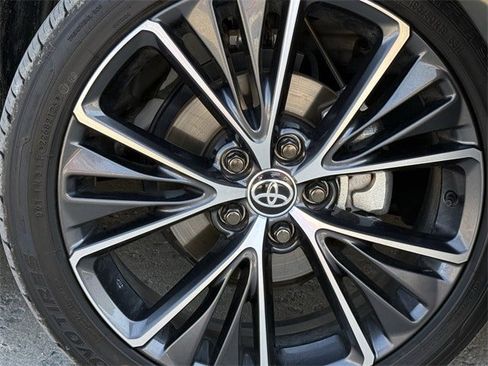 Used 2025 Toyota Prius Limited image 9