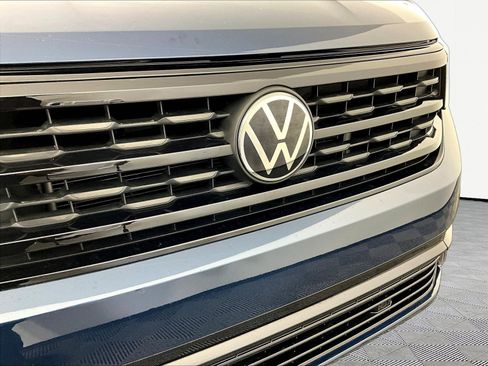 Used 2023 Volkswagen Atlas Cross Sport SEL R-Line AWD/4WD image 34