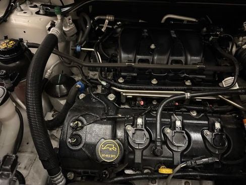 Used 2019 Ford Explorer XLT w/ Equipment Group 201A AWD/4WD image 23
